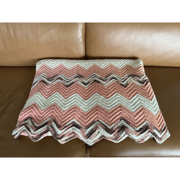 Handmade VINTAGE Afghan Crochet Blanket  81"x47" Chevron Zig Zag Granny Cottage - Picture 2 of 3